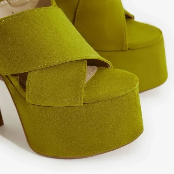 OLIVE PEEP TOE CRISS CROSS STRAPPY PLATFORM HEELS - Picture 3 of 3